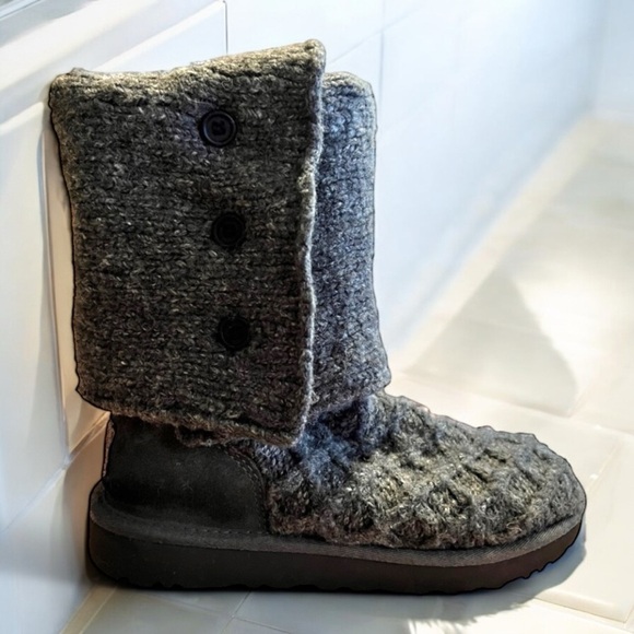 Tall UGG gray three button waffle knit boots Fold up or down worn tall or short - Picture 3 of 17
